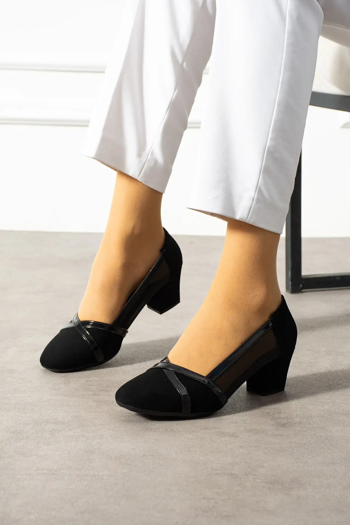 کفش زنانه کلاسیک مشکی برند MERVESTORE - 8469 کفش زنانه کلاسیک مشکی برند MERVESTORE - 8469