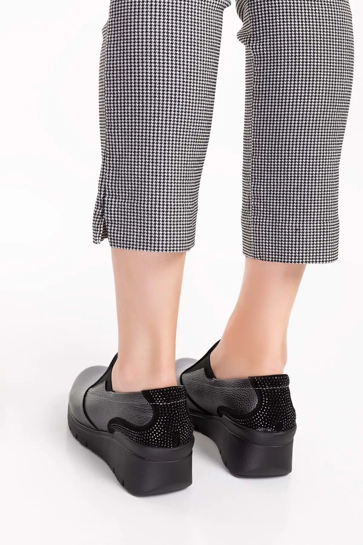 کفش زنانه راحتی با کفی آناتومیک از چرم طبیعی اسفا.4052 - رنگ آنتراسیت - شماره 38 برند Gondol - 8491 کفش زنانه راحتی با کفی آناتومیک از چرم طبیعی اسفا.4052 - رنگ آنتراسیت - شماره 38 برند Gondol - 8491