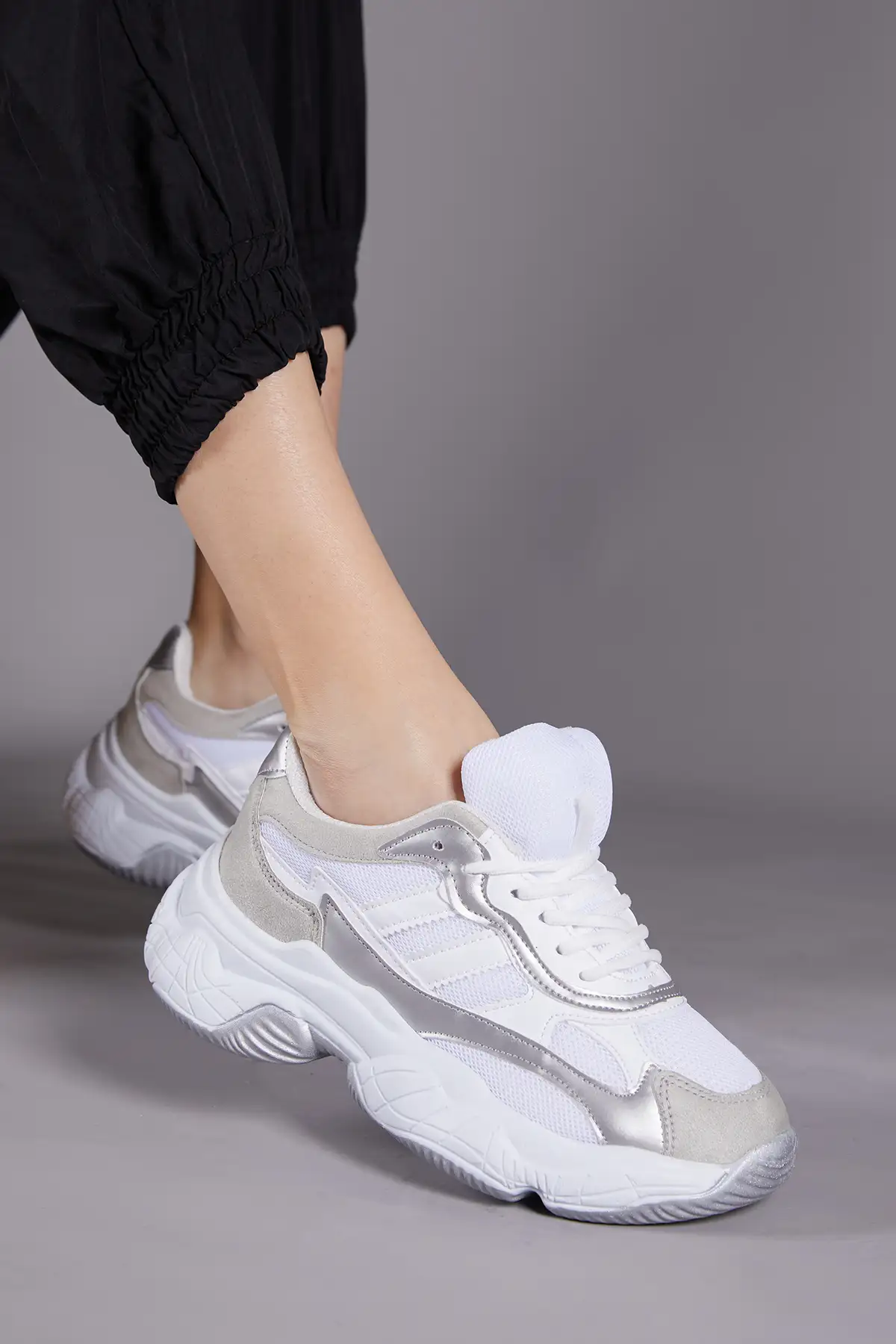 کفش کتانی زنانه ورزشی سفید و خاکستری Tb246 برند Tonny Black - 8448 کفش کتانی زنانه ورزشی سفید و خاکستری Tb246 برند Tonny Black - 8448