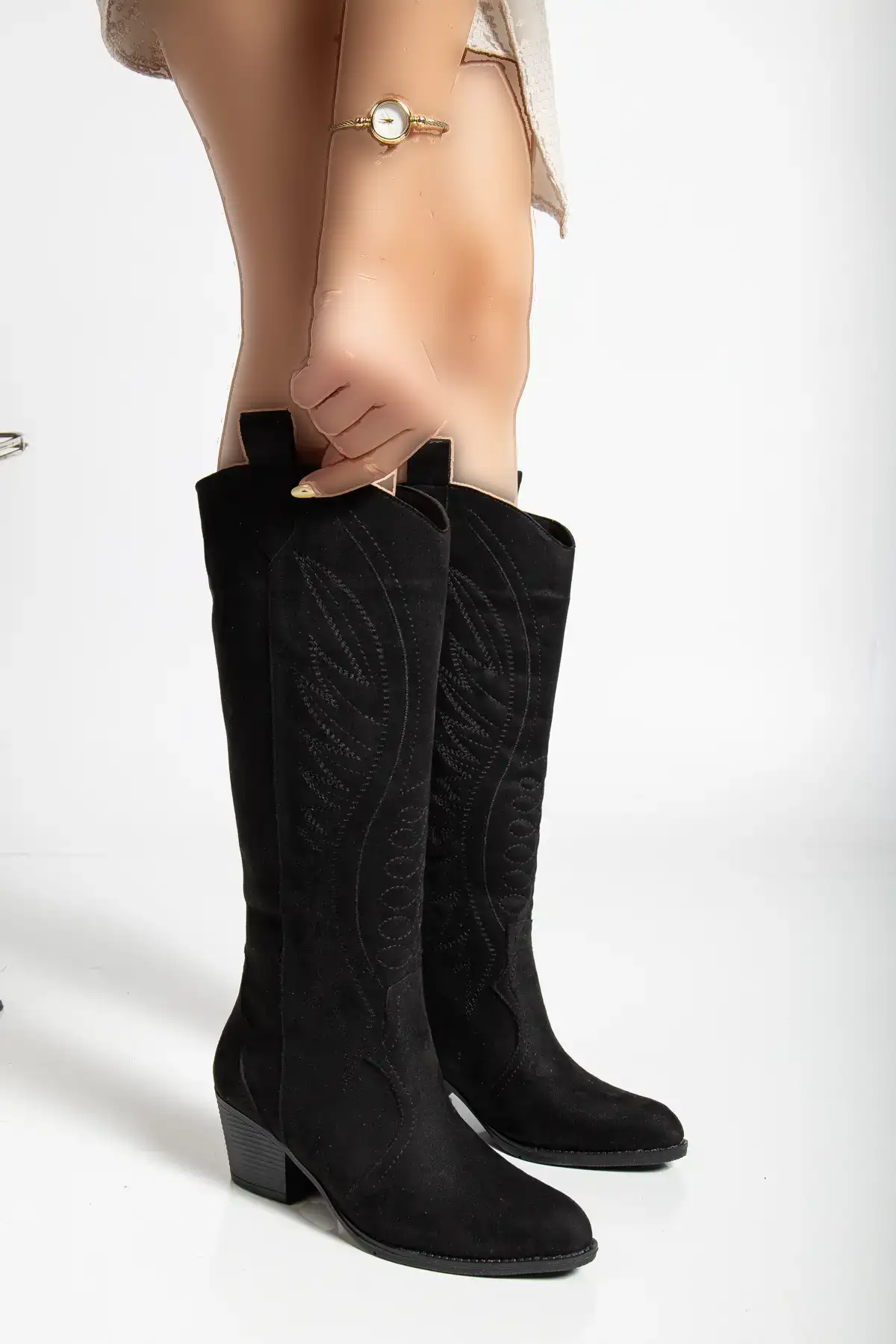 بوت و نیم‌ بوت زنانه چکمه بلند کلاهی سیاه با تزئینات، از جنس چرم جیر سیاه برند Genetti - 8427