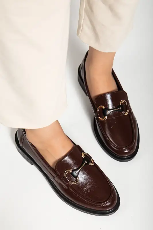 کفش لوفر زنانه لوافر با جزئیات و طراحی قهوهای تیره برند RİSSOLİ - 8548 کفش لوفر زنانه لوافر با جزئیات و طراحی قهوهای تیره برند RİSSOLİ - 8548