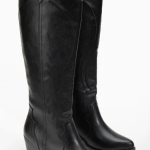 بوت و نیم‌ بوت زنانه چرم مات سیاه ریسلی با نقش‌دزی ستن کبی کلاهبردار برند RİSSOLİ - 8432