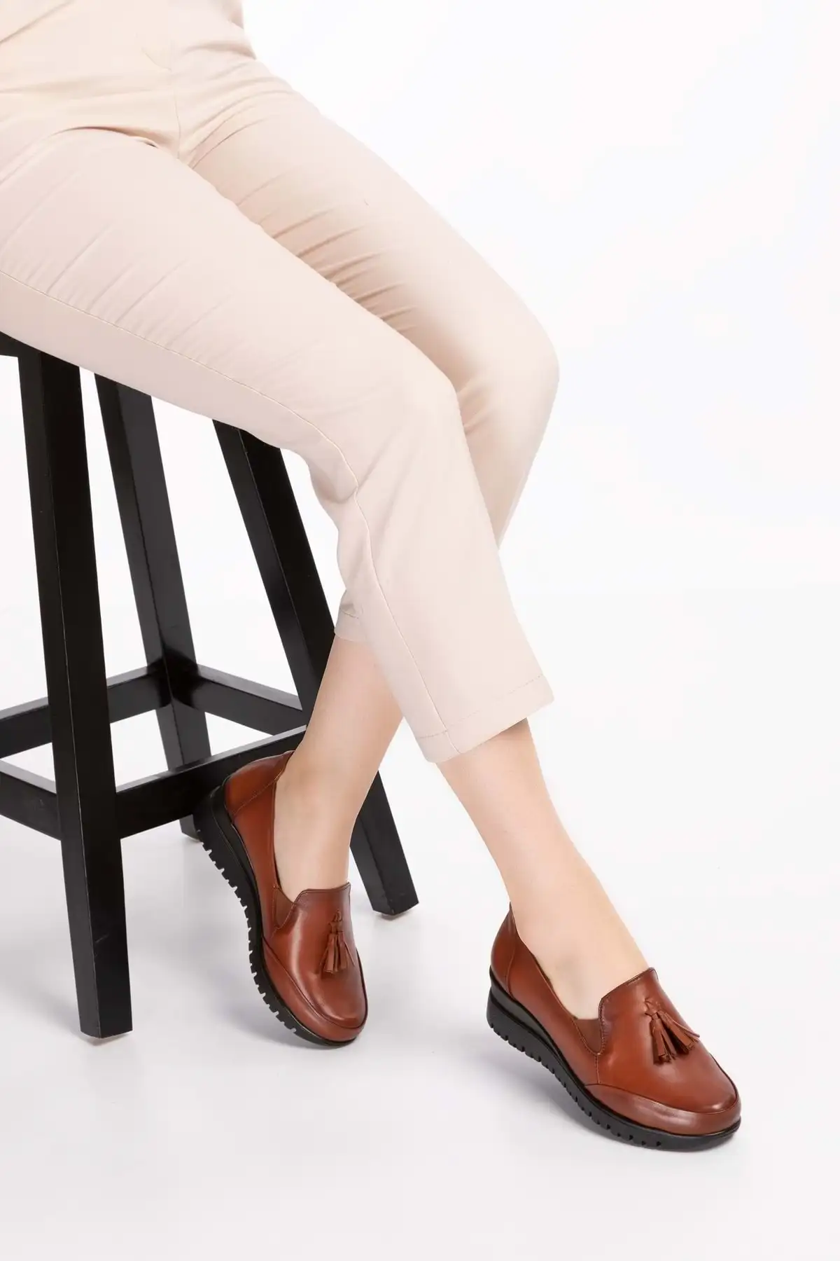 کفش زنانه روزمره با کفی آناتومیک، پاشنه پلت فرم از چرم طبیعی - رنگ آجری - سایز 37 برند Gondol - 8490