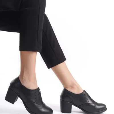 کفش زنانه پاشنه‌دار کلاسیک مشکی چرمی طبیعی با بند برند ANALİN SHOES - 8496