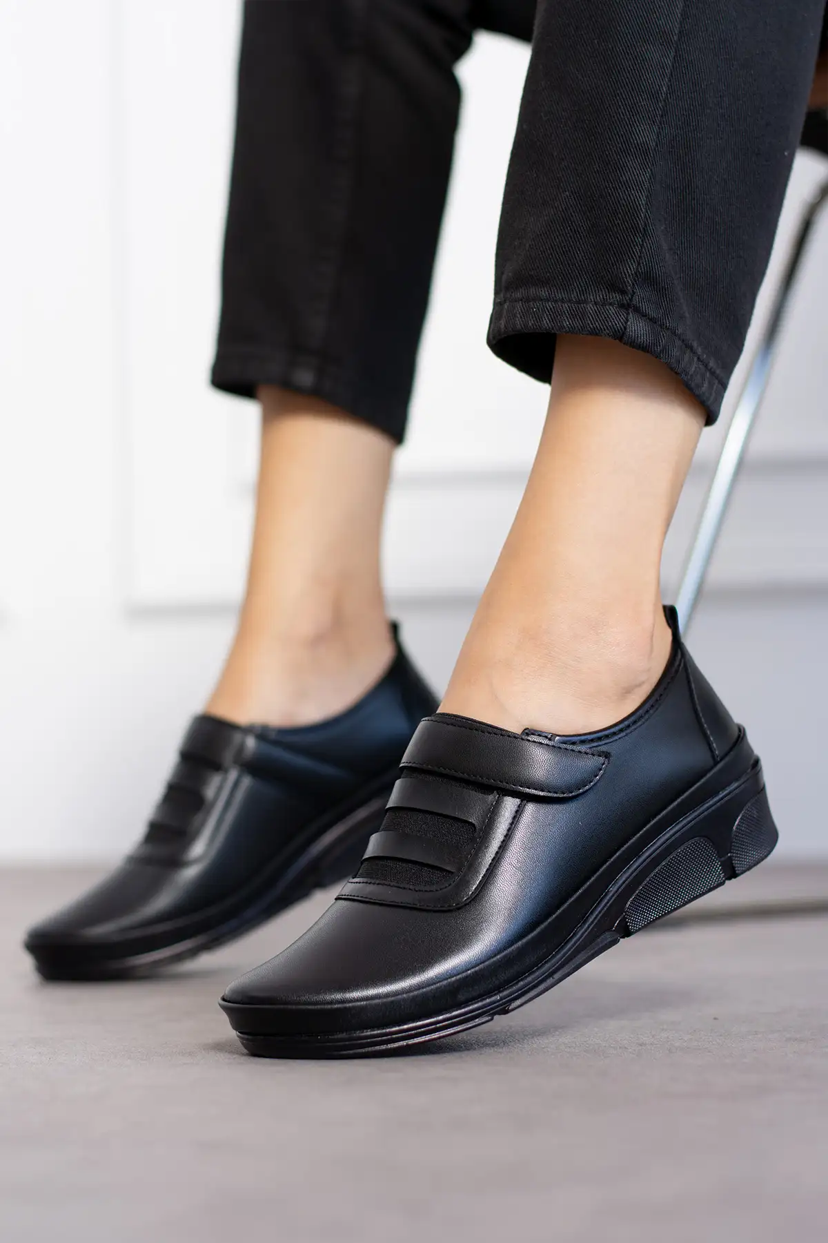 کفش زنانه روزمره اسپرت آگستیانا مشکی با ویژگی های ارتوپدیک برند ModaAmour - 8520 کفش زنانه روزمره اسپرت آگستیانا مشکی با ویژگی های ارتوپدیک برند ModaAmour - 8520