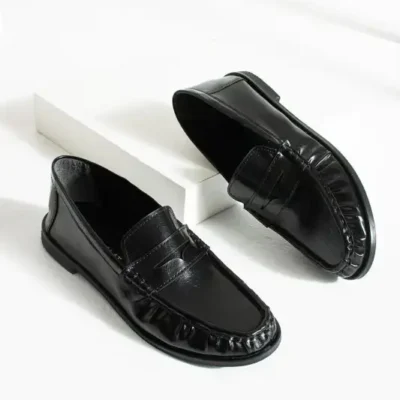 کفش لوفر زنانه روزمره راحت لوسی کدین با جزئیات چرم مشکی و طرح چیندار برند diclepolat - 8579