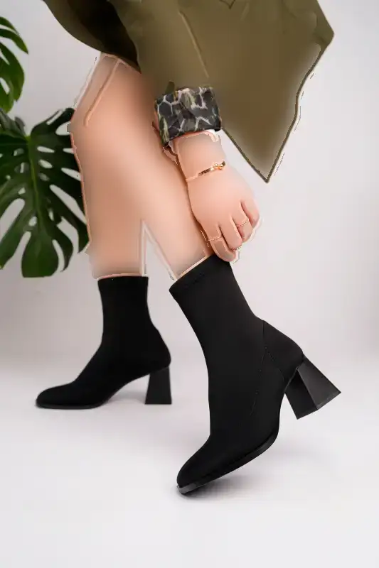 بوت و نیم بوت زنانه چکمه کاترین با پاشنه ضخیم ساق کتاه برند GÜLCE SHOES - 8604 بوت و نیم بوت زنانه چکمه کاترین با پاشنه ضخیم ساق کتاه برند GÜLCE SHOES - 8604