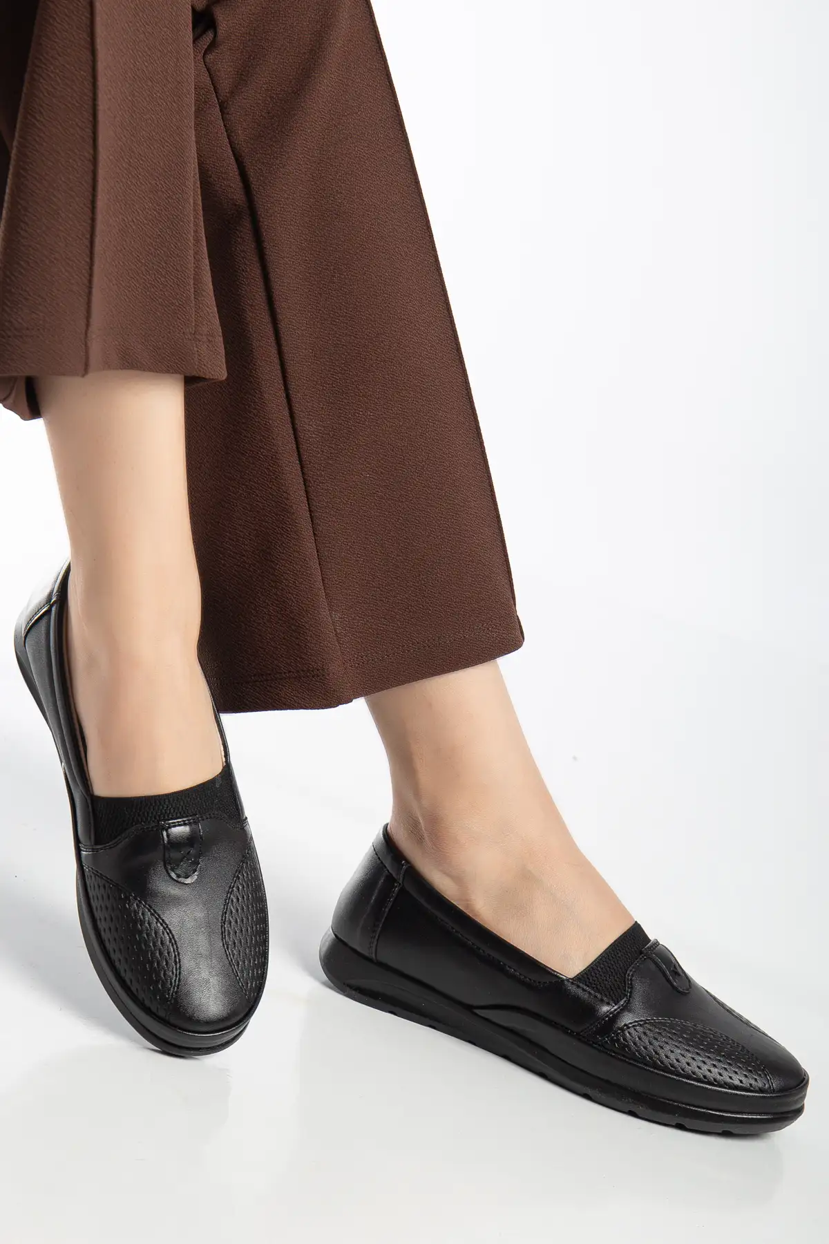 کفش زنانه روزمره با کفی ارتوپدی و چرم طبیعی، مناسب برای بزرگپاها و مادران با طراحی راحت. برند Yüce - 8465 کفش زنانه روزمره با کفی ارتوپدی و چرم طبیعی، مناسب برای بزرگپاها و مادران با طراحی راحت. برند Yüce - 8465