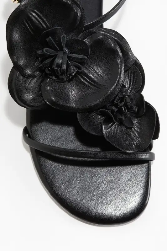 کفش صندل زنانه با تزئینات و دور مچ دار برند H&M - 8587 کفش صندل زنانه با تزئینات و دور مچ دار برند H&M - 8587