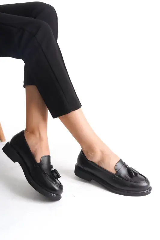 کفش لوفر زنانه روزمره لیپا مشکی برند MARSEDO - 8568 کفش لوفر زنانه روزمره لیپا مشکی برند MARSEDO - 8568