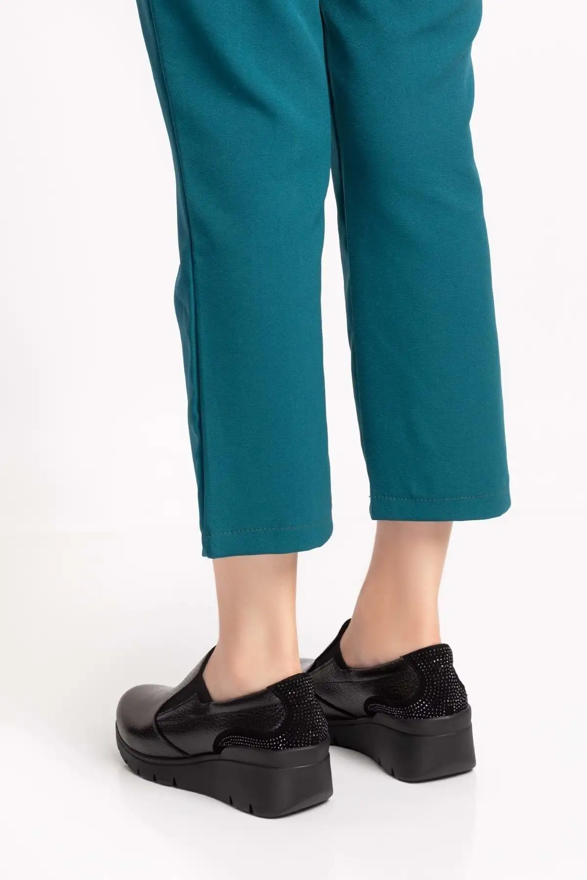 کفش زنانه راحتی با کفی آناتومیک از چرم طبیعی اسفا.۴۰۵۲ - رنگ مشکی فلوتر - سایز ۳۸ برند Gondol - 8492 کفش زنانه راحتی با کفی آناتومیک از چرم طبیعی اسفا.۴۰۵۲ - رنگ مشکی فلوتر - سایز ۳۸ برند Gondol - 8492