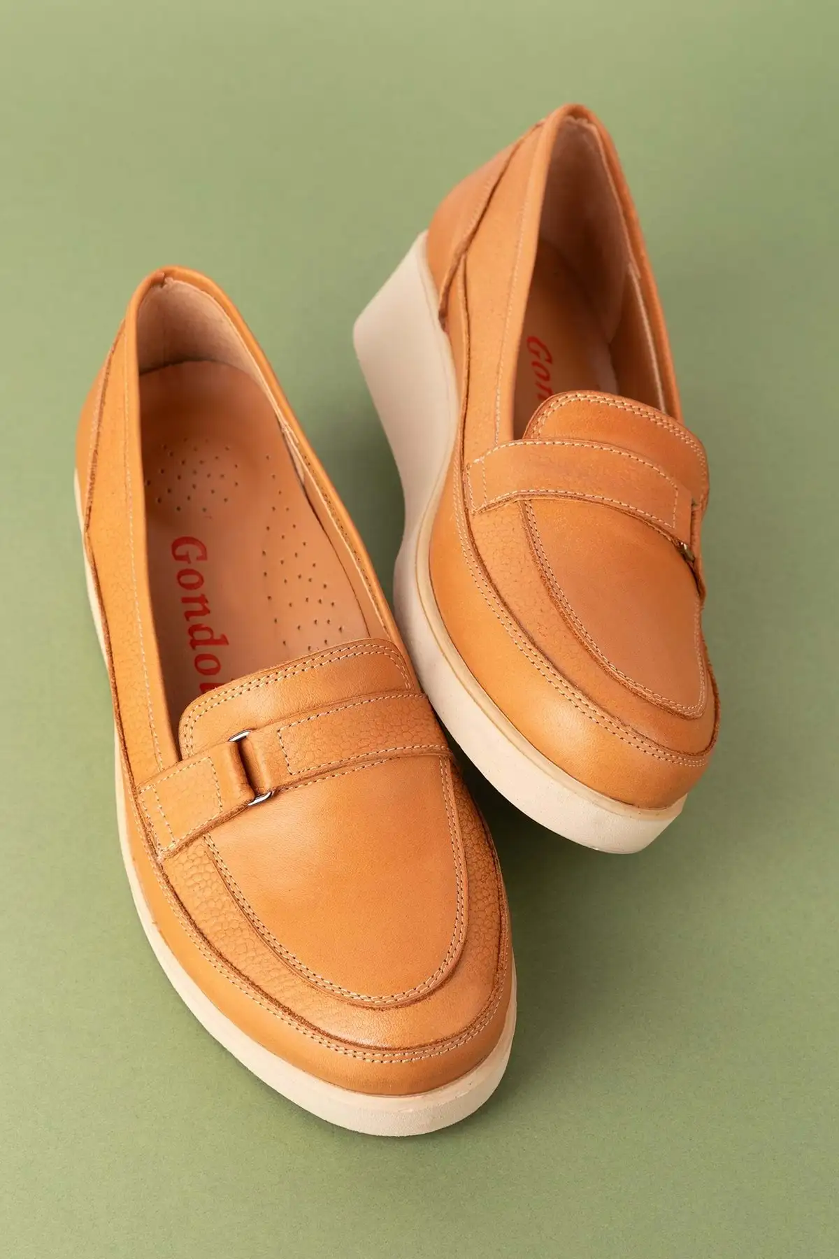 کفش زنانه راحتی با جزئیات باند کفی آناتومیک از چرم طبیعی مدل Mlk.5508 برند Gondol - 8512 کفش زنانه راحتی با جزئیات باند کفی آناتومیک از چرم طبیعی مدل Mlk.5508 برند Gondol - 8512