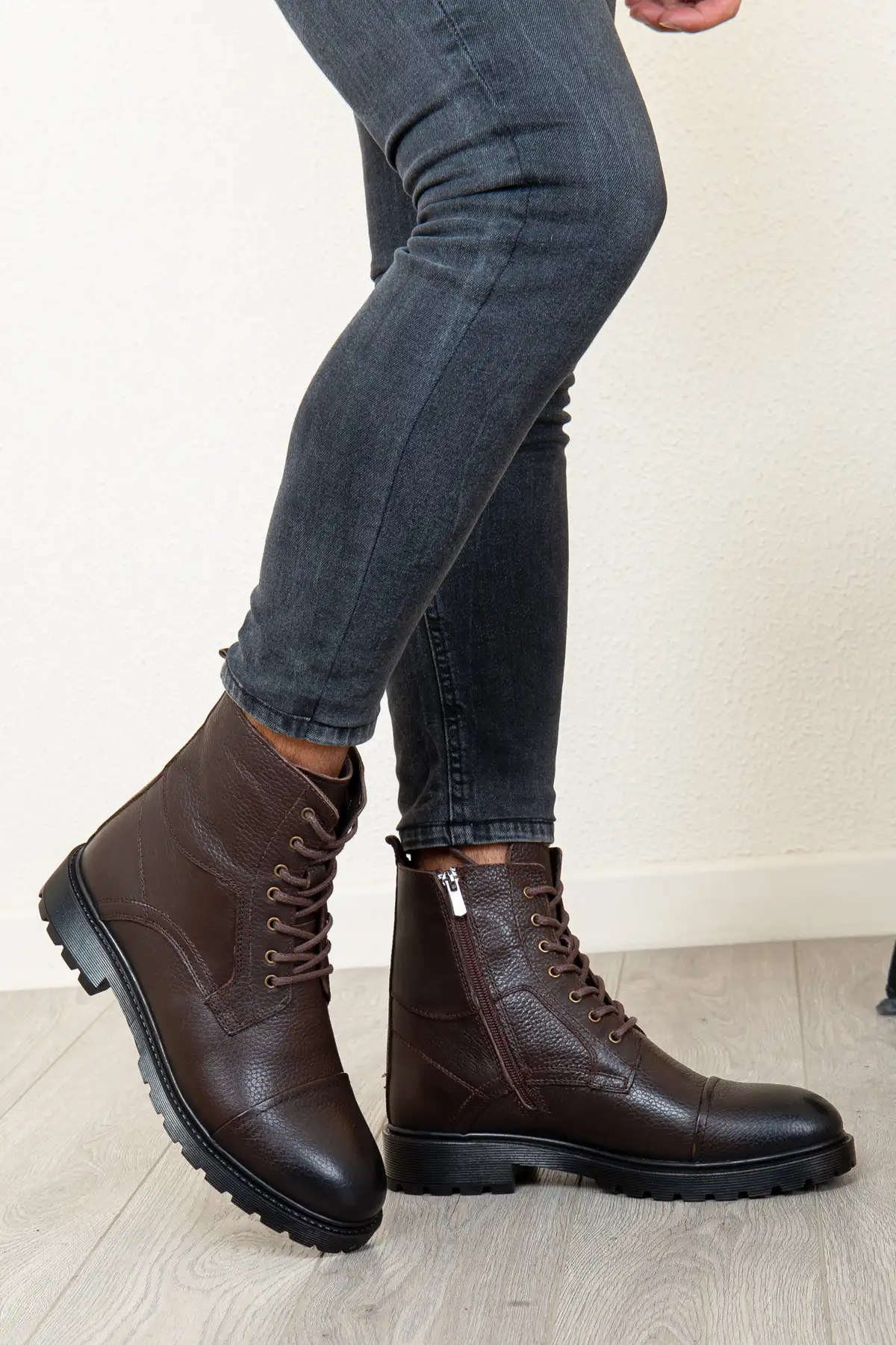 بوت مردانه کج راهی زمستانی ضد آب با لایه نازک لاستیکی D402 از چرم طبیعی برند Daxtors - 8455