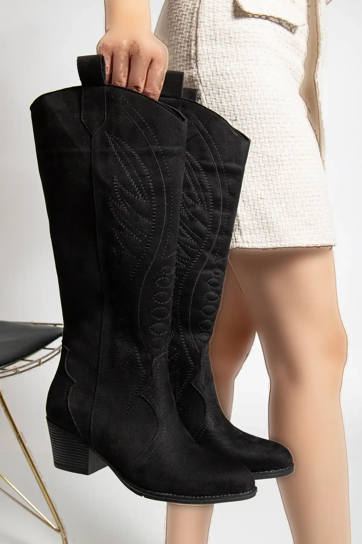 بوت و نیم‌ بوت زنانه چکمه بلند کلاهی سیاه با تزئینات، از جنس چرم جیر سیاه برند Genetti - 8427