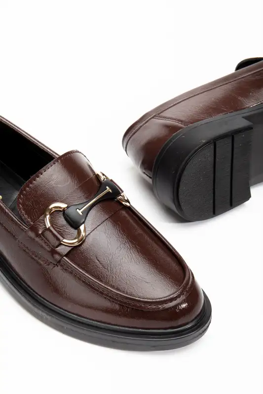 کفش لوفر زنانه لوافر با جزئیات و طراحی قهوهای تیره برند RİSSOLİ - 8548 کفش لوفر زنانه لوافر با جزئیات و طراحی قهوهای تیره برند RİSSOLİ - 8548