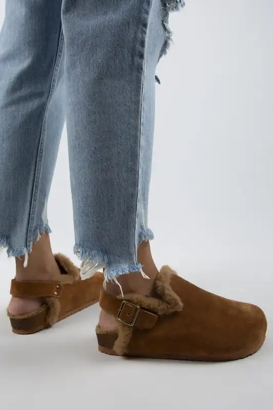 کفش صندل زنانه سندل هالی با چرم طبیعی و کمربند قهوهای تیره برند Manijero - 8588 کفش صندل زنانه سندل هالی با چرم طبیعی و کمربند قهوهای تیره برند Manijero - 8588