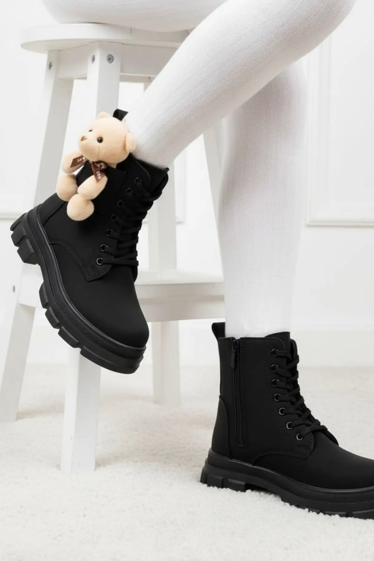 بوت بچگانه کودکانه با پایدار و عروسکی پشمالو برند DİGGO KİDS - 8394