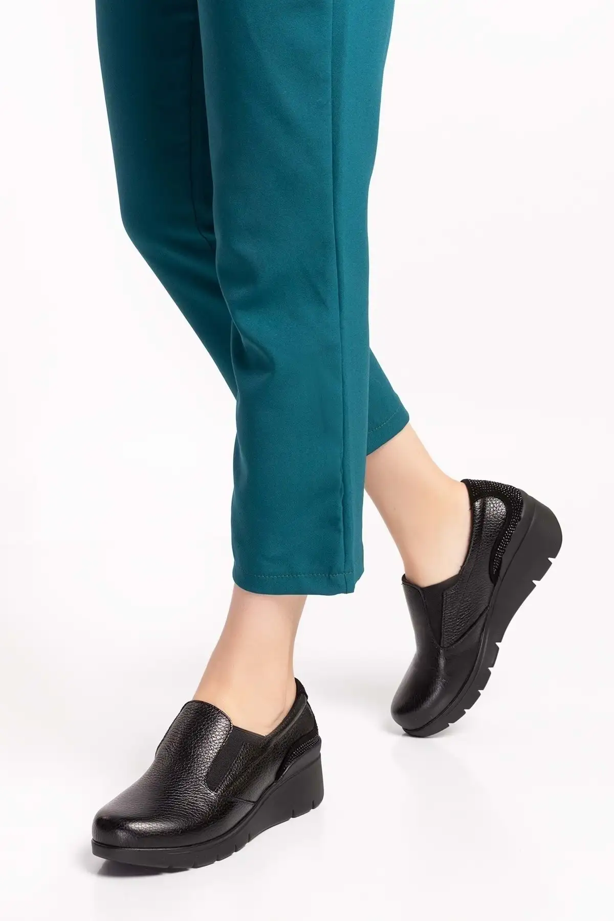 کفش زنانه راحتی با کفی آناتومیک از چرم طبیعی اسفا.۴۰۵۲ - رنگ مشکی فلوتر - سایز ۳۸ برند Gondol - 8492 کفش زنانه راحتی با کفی آناتومیک از چرم طبیعی اسفا.۴۰۵۲ - رنگ مشکی فلوتر - سایز ۳۸ برند Gondol - 8492