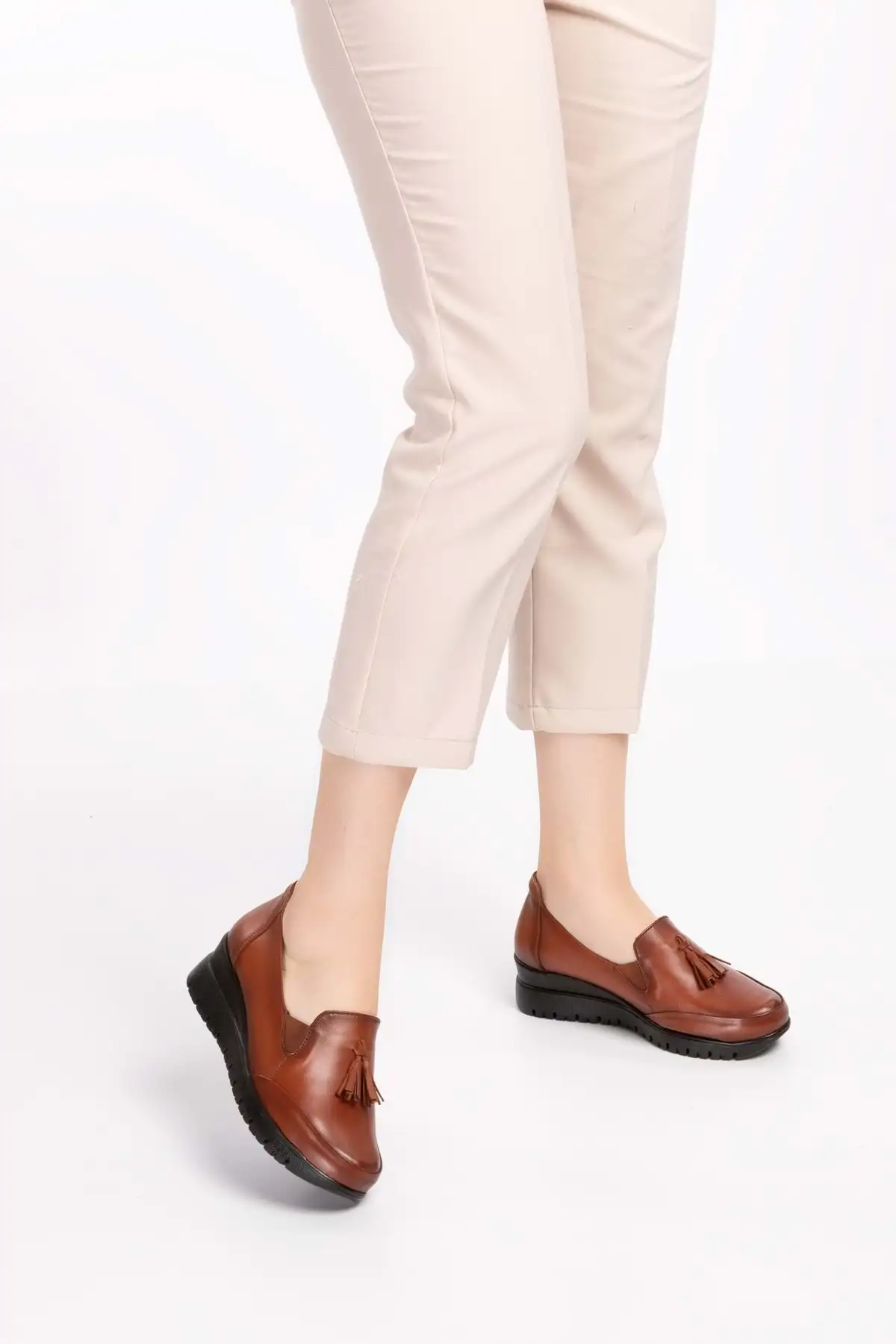 کفش زنانه روزمره با کفی آناتومیک، پاشنه پلت فرم از چرم طبیعی - رنگ آجری - سایز 37 برند Gondol - 8490