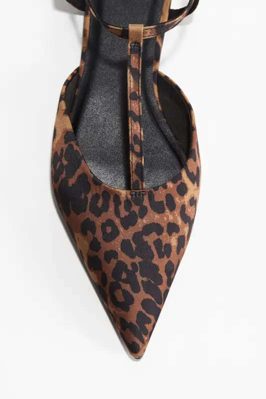 کفش صندل زنانه ساتن نوک تیز برند H&M - 8589 کفش صندل زنانه ساتن نوک تیز برند H&M - 8589