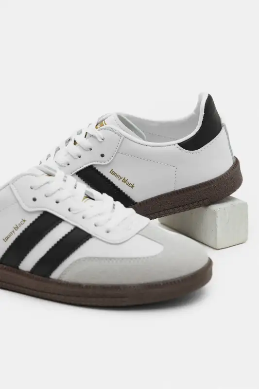 کفش اسپرت مردانه ورزشی ترمو با بند سفید و مشکی و نوار کناری برند Tonny Black - 8599 کفش اسپرت مردانه ورزشی ترمو با بند سفید و مشکی و نوار کناری برند Tonny Black - 8599