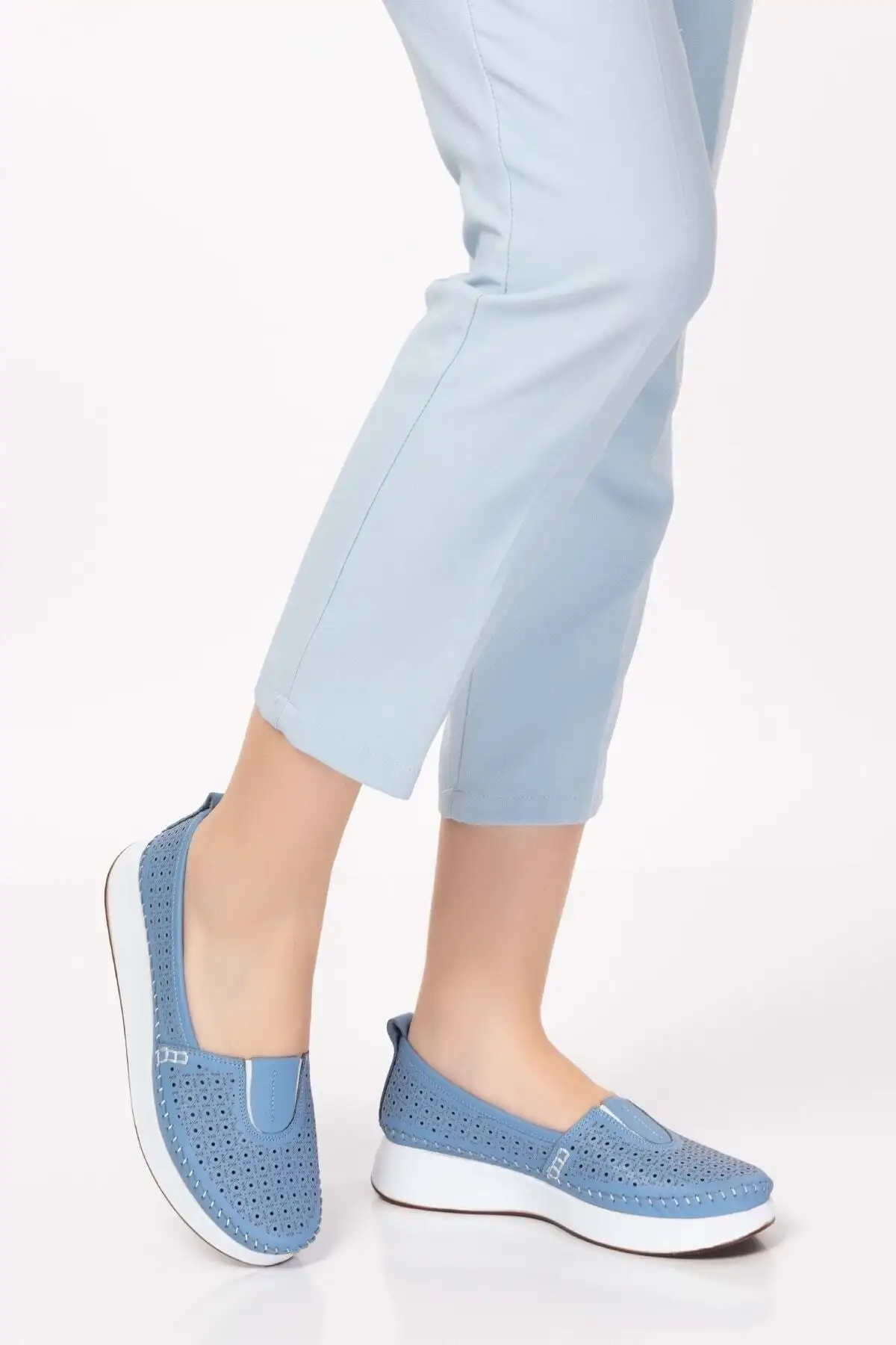 کفش زنانه تابستانی راحت از چرم طبیعی کلا.14 - آبی - شماره 37 برند Gondol - 8509 کفش زنانه تابستانی راحت از چرم طبیعی کلا.14 - آبی - شماره 37 برند Gondol - 8509