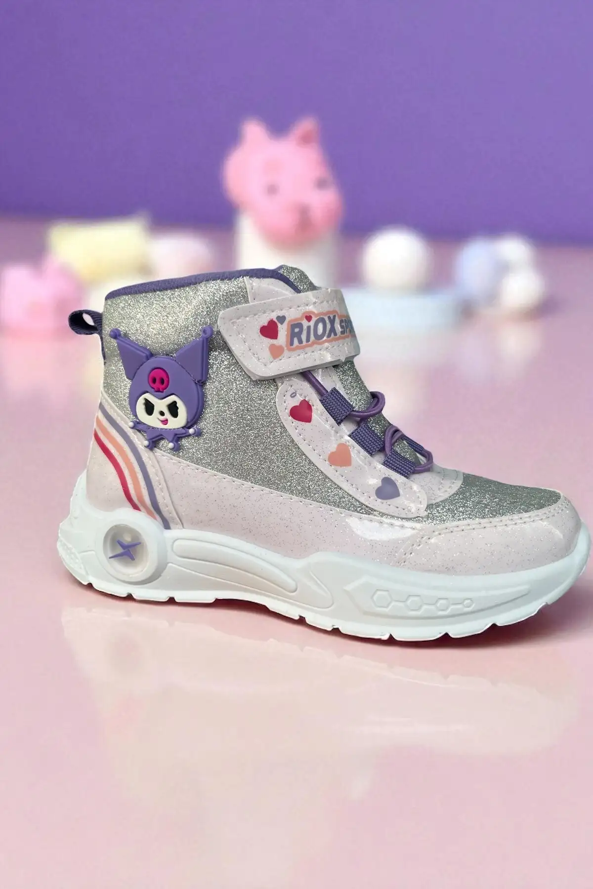 بوت بچگانه چکمه راحت دخترانه با زیره آناتومیک و چسبی نورانی، رنگ نقرهای و بنفش، مناسب فصل زمستان برند ALTUNTAŞ - 8391 بوت بچگانه چکمه راحت دخترانه با زیره آناتومیک و چسبی نورانی، رنگ نقرهای و بنفش، مناسب فصل زمستان برند ALTUNTAŞ - 8391