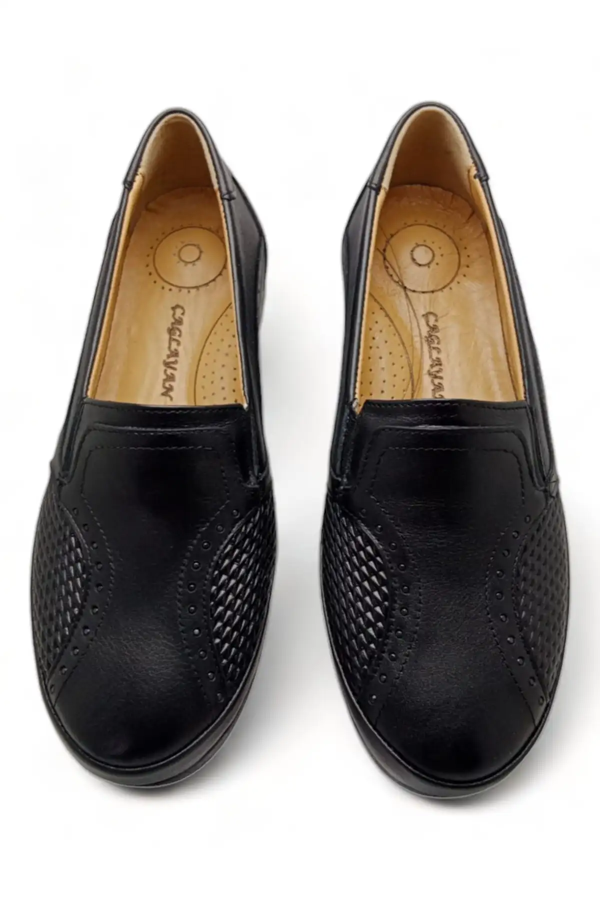 کفش زنانه روزمره با کفی کامل ارتوپدی از چرم طبیعی و دارای زیره دندانهدار برند MAGIC SHOES - 8511 کفش زنانه روزمره با کفی کامل ارتوپدی از چرم طبیعی و دارای زیره دندانهدار برند MAGIC SHOES - 8511