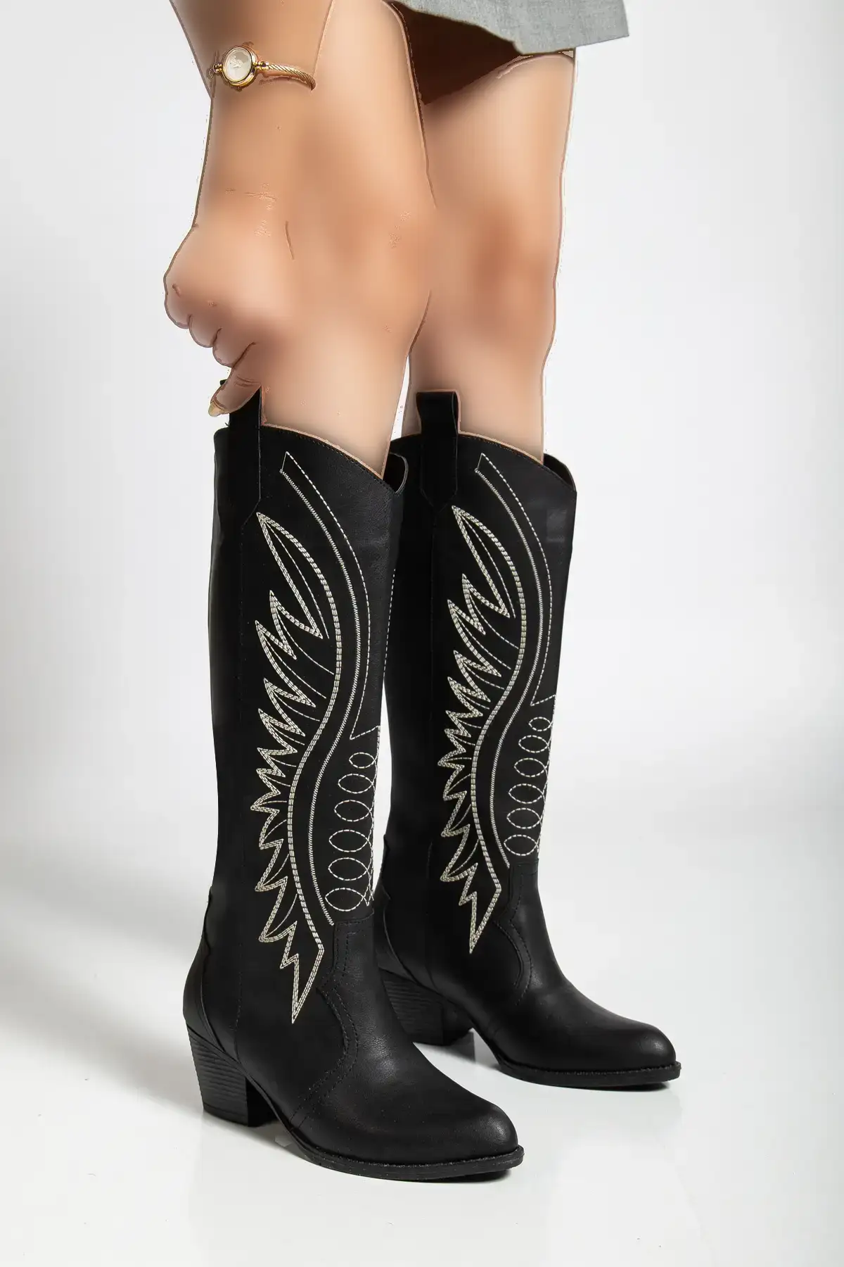 بوت و نیم‌ بوت زنانه چکمه‌های بلند مدل سری با طرح‌های دزی شده از چرم سیاه کازبی برند Genetti - 8428