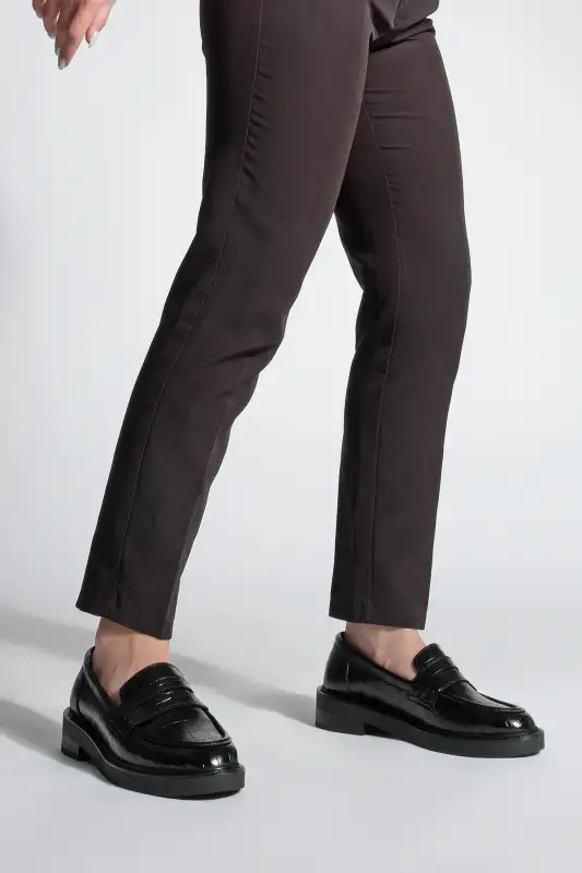 کفش لوفر زنانه کلاسیک روزمره ماکسن با طرح کرک سیاه برند Marjin - 8556