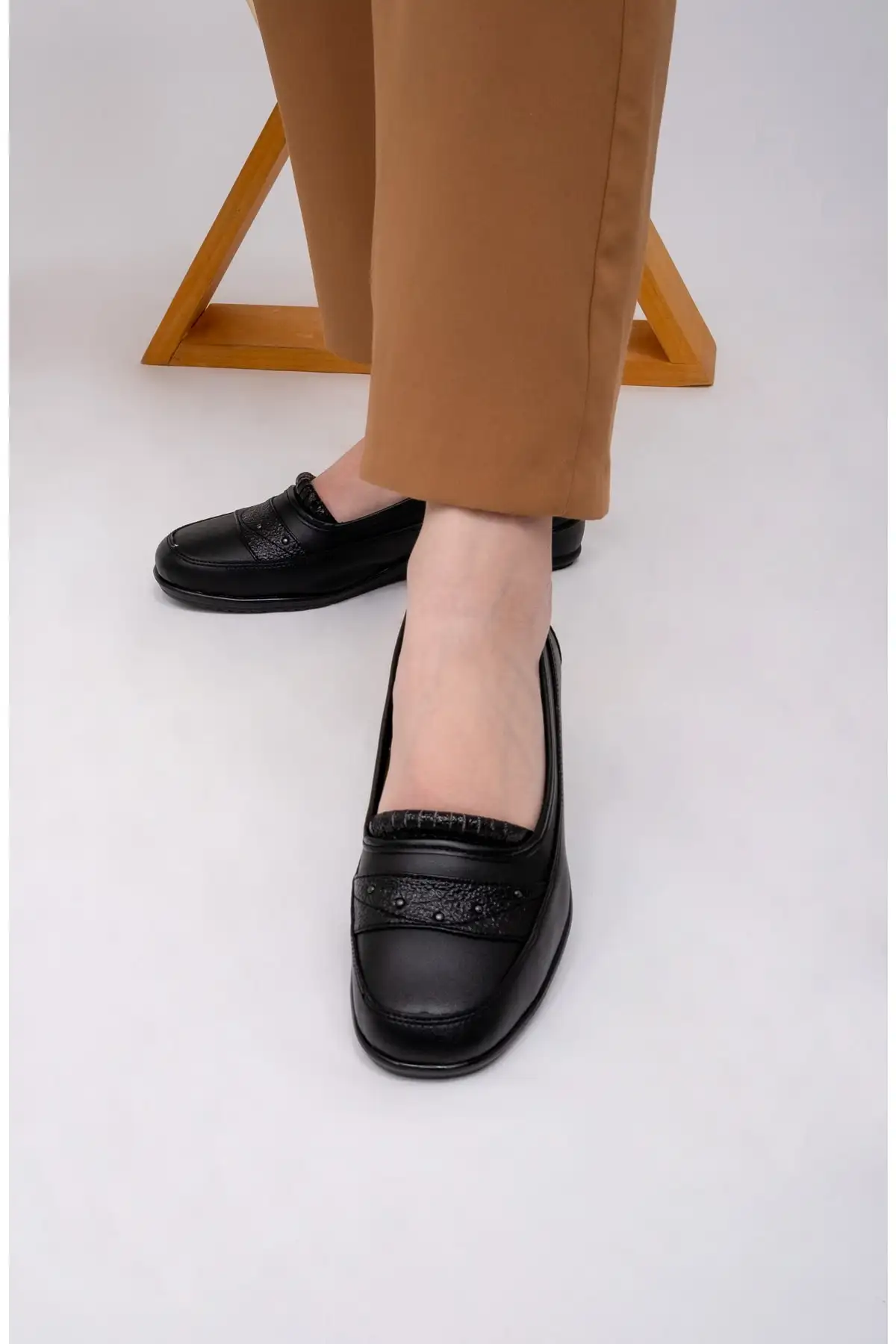 کفش زنانه کلاسیک روزمره با کفی چرم اورتوپدیک و سایز بزرگ مدل Frd212 برند THE FRİDA SHOES - 8500 کفش زنانه کلاسیک روزمره با کفی چرم اورتوپدیک و سایز بزرگ مدل Frd212 برند THE FRİDA SHOES - 8500