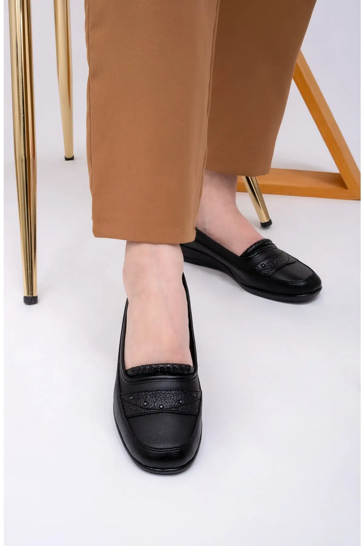 کفش زنانه کلاسیک روزمره با کفی چرم اورتوپدیک و سایز بزرگ مدل Frd212 برند THE FRİDA SHOES - 8500 کفش زنانه کلاسیک روزمره با کفی چرم اورتوپدیک و سایز بزرگ مدل Frd212 برند THE FRİDA SHOES - 8500