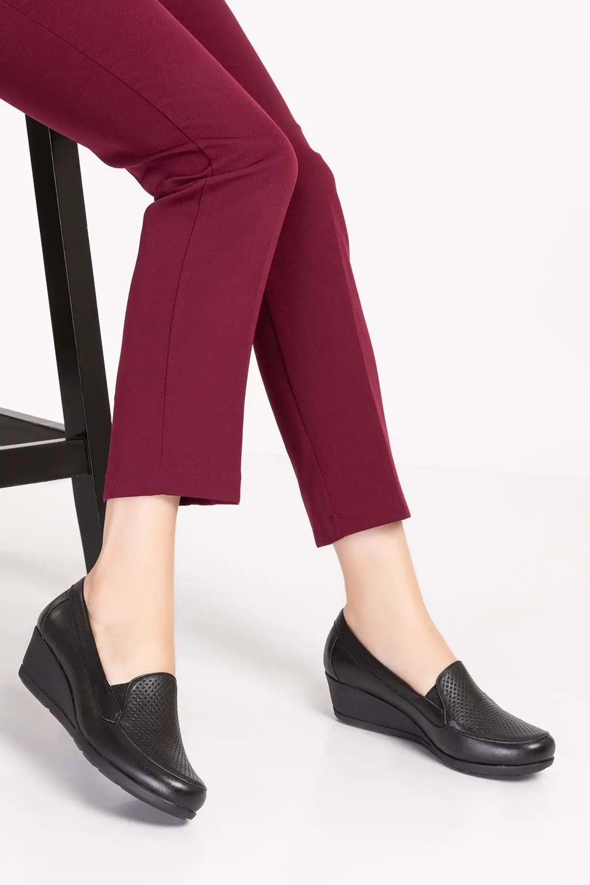 کفش زنانه طبی چرم اصل مدل VDT.2606 برند Gondol - 8472 کفش زنانه طبی چرم اصل مدل VDT.2606 برند Gondol - 8472