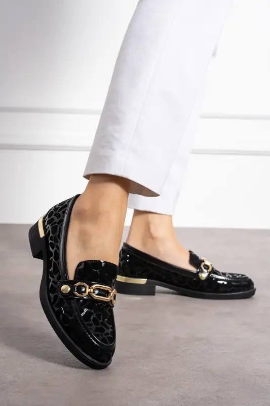 کفش لوفر زنانه لوتس چرم مصنوعی زبره سیاه با طرح زبرا - روزمره راحت با بند قابل تعویض برند Güllü Shoes - 8559 کفش لوفر زنانه لوتس چرم مصنوعی زبره سیاه با طرح زبرا - روزمره راحت با بند قابل تعویض برند Güllü Shoes - 8559