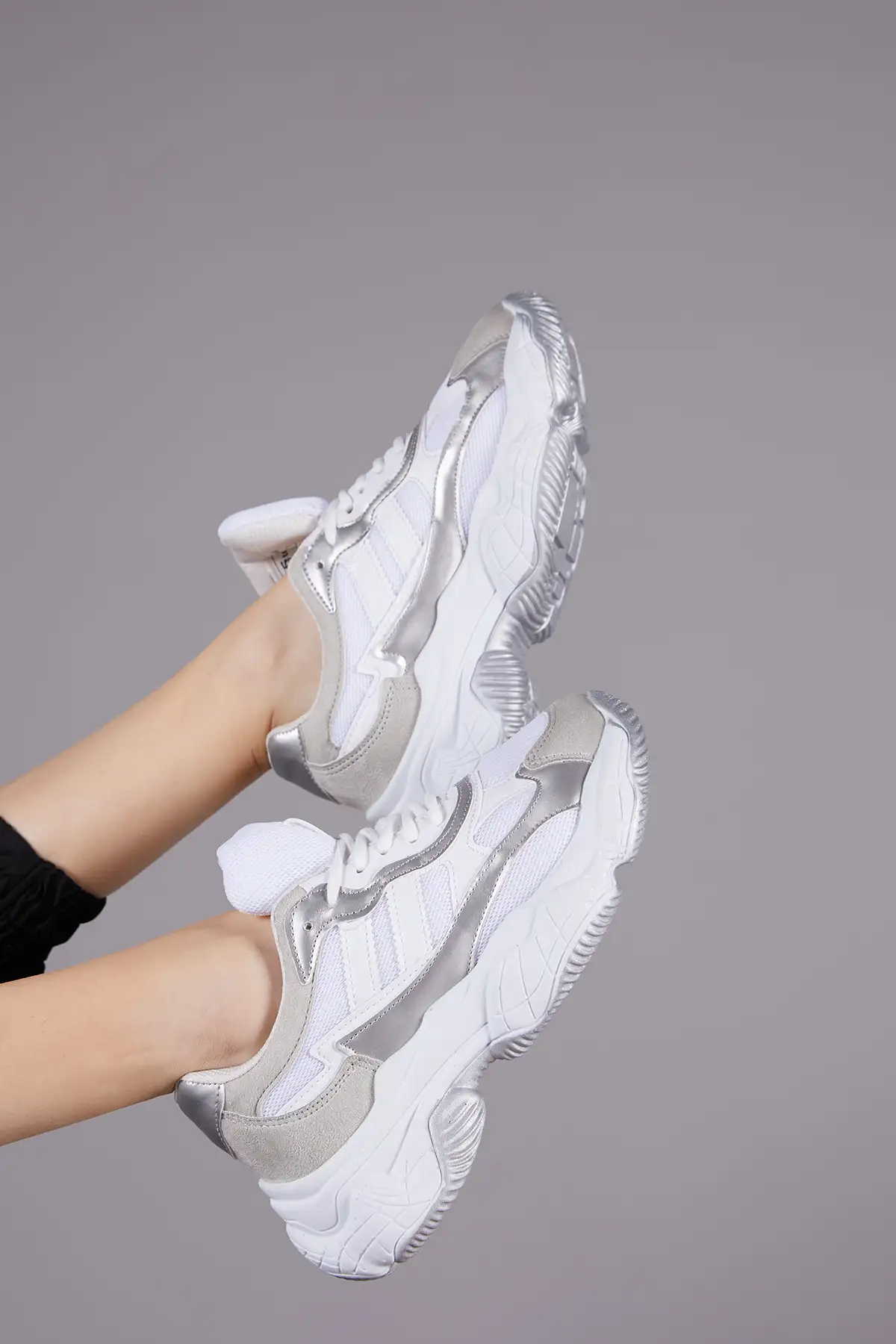 کفش کتانی زنانه ورزشی سفید و خاکستری Tb246 برند Tonny Black - 8448 کفش کتانی زنانه ورزشی سفید و خاکستری Tb246 برند Tonny Black - 8448