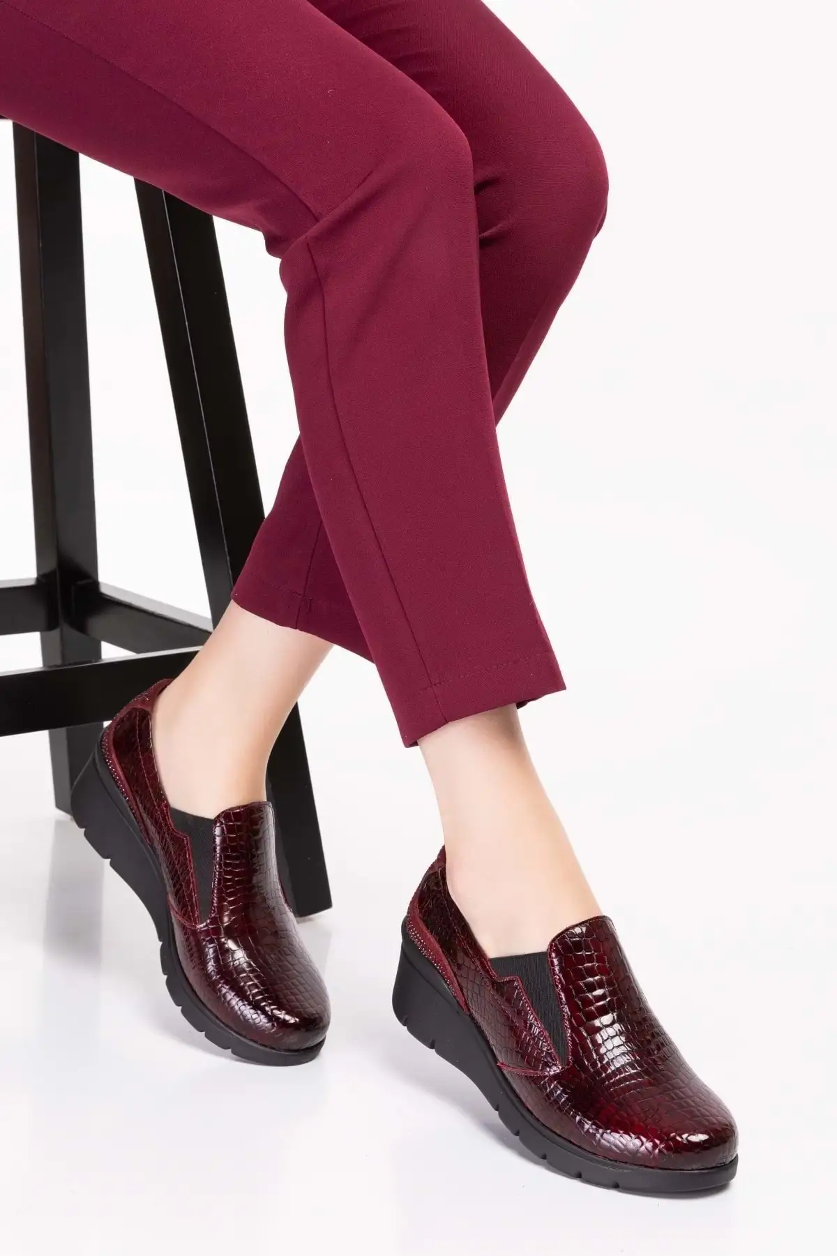 کفش زنانه راحتی آناتومیک چرم طبیعی اسفا.4052 - بوردو کروک - سایز 41 برند Gondol - 8507 کفش زنانه راحتی آناتومیک چرم طبیعی اسفا.4052 - بوردو کروک - سایز 41 برند Gondol - 8507