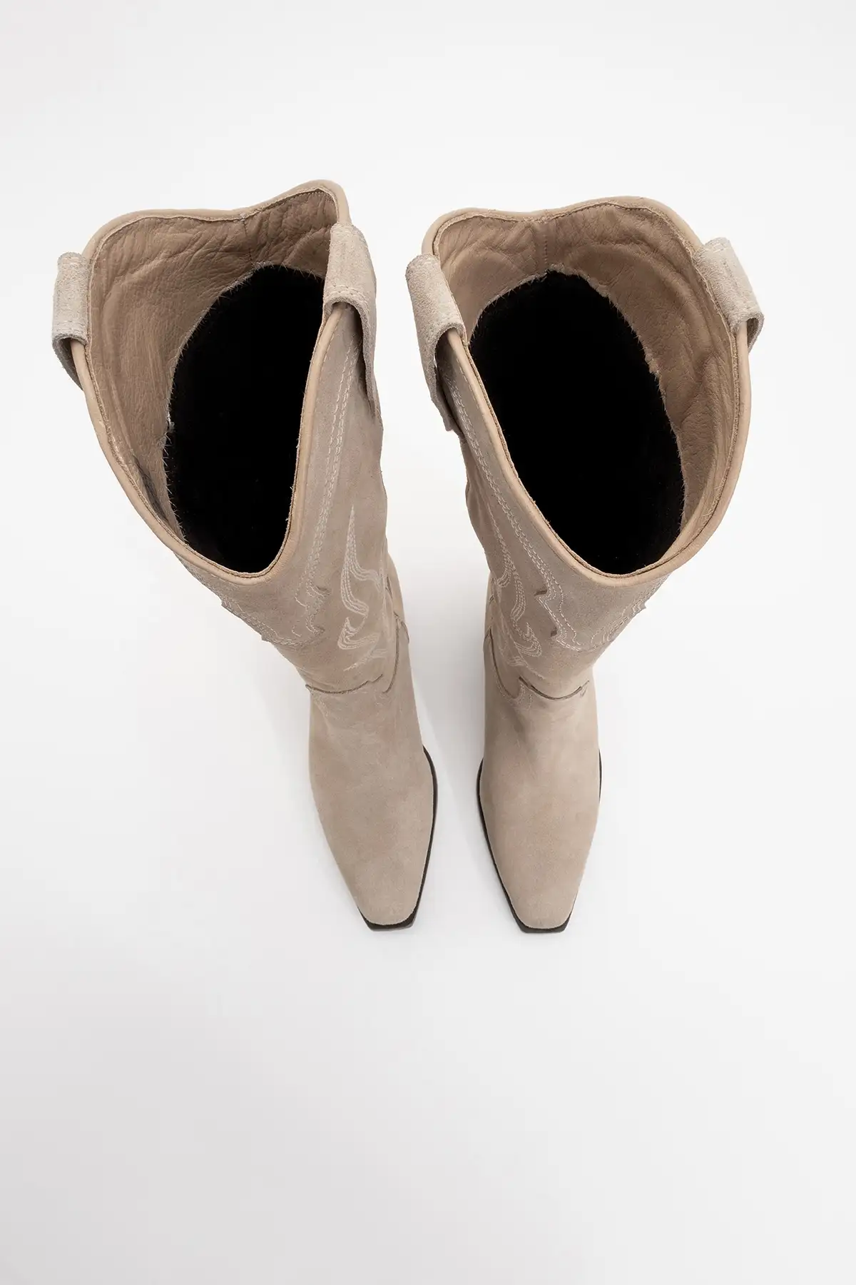 بوت و نیم بوت زنانه  سترن  از چرم طبیعی سئدی پیهتر به رنگ بژ برند luvishoes - 8421 بوت و نیم بوت زنانه سترن از چرم طبیعی سئدی پیهتر به رنگ بژ برند luvishoes - 8421