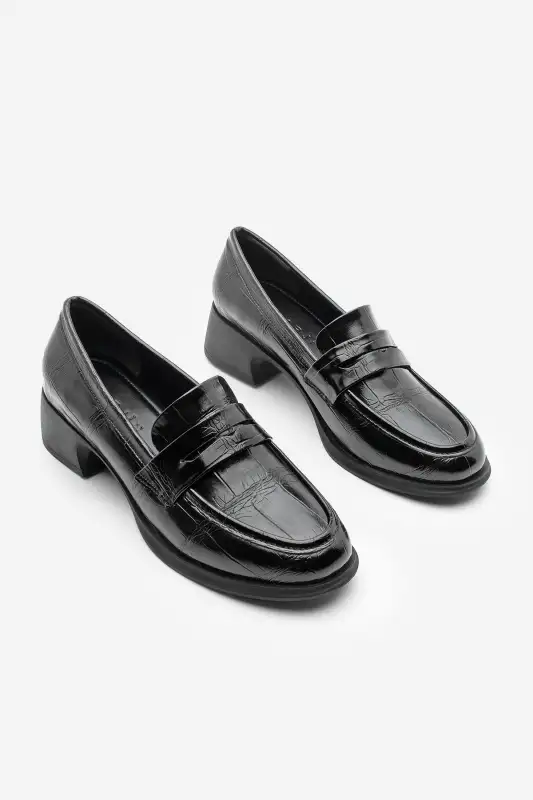 کفش لوفر زنانه روزمره پاشنهدار مد نوفیت مشکی برند Marjin - 8555 کفش لوفر زنانه روزمره پاشنهدار مد نوفیت مشکی برند Marjin - 8555