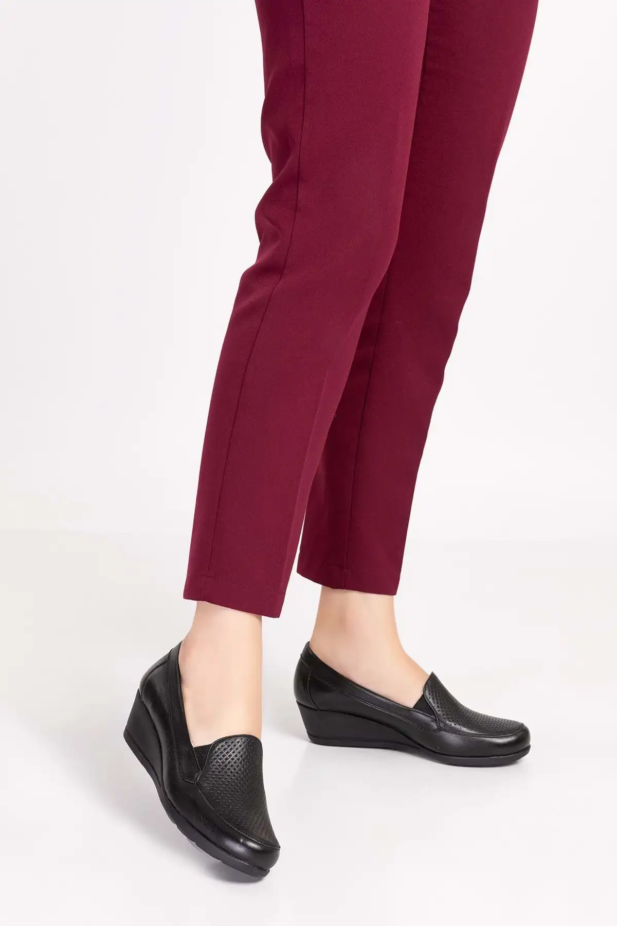 کفش زنانه طبی چرم اصل مدل VDT.2606 برند Gondol - 8472 کفش زنانه طبی چرم اصل مدل VDT.2606 برند Gondol - 8472