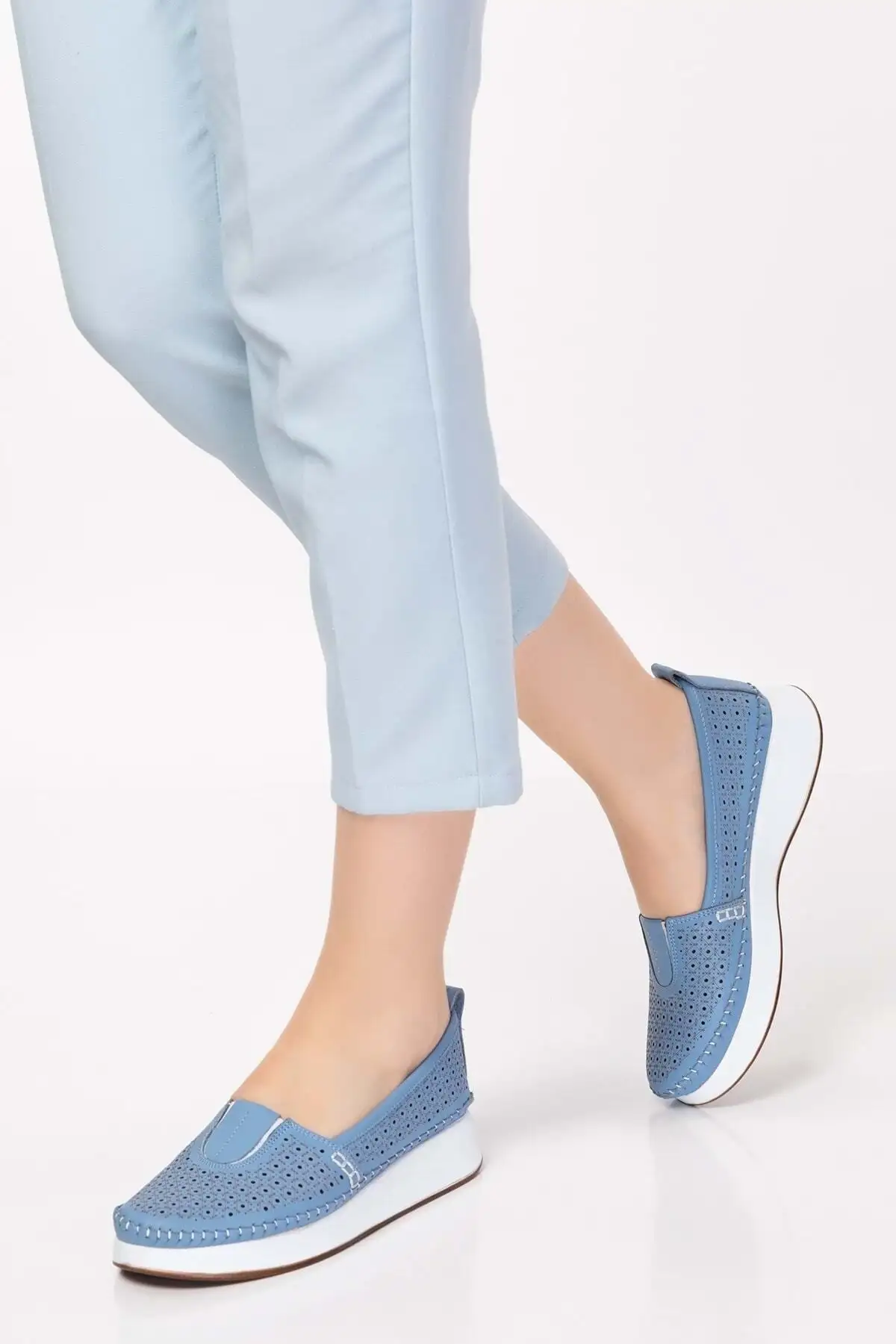 کفش زنانه تابستانی راحت از چرم طبیعی کلا.14 - آبی - شماره 37 برند Gondol - 8509 کفش زنانه تابستانی راحت از چرم طبیعی کلا.14 - آبی - شماره 37 برند Gondol - 8509