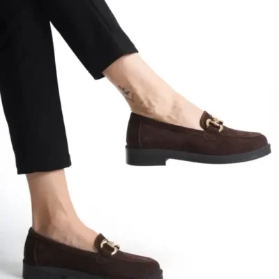 کفش لوفر زنانه لسن سرمه‌ای نرم با بند قهوه‌ای برند GNS Shoes - 8569