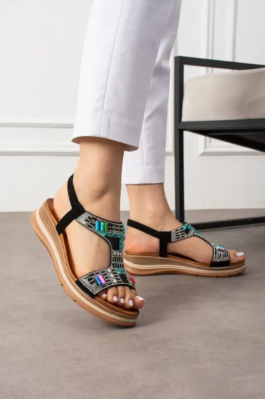 کفش صندل زنانه سندل با جزئیات مرواریدی و پاشنه بلند برند MERVESTORE - 8591 کفش صندل زنانه سندل با جزئیات مرواریدی و پاشنه بلند برند MERVESTORE - 8591