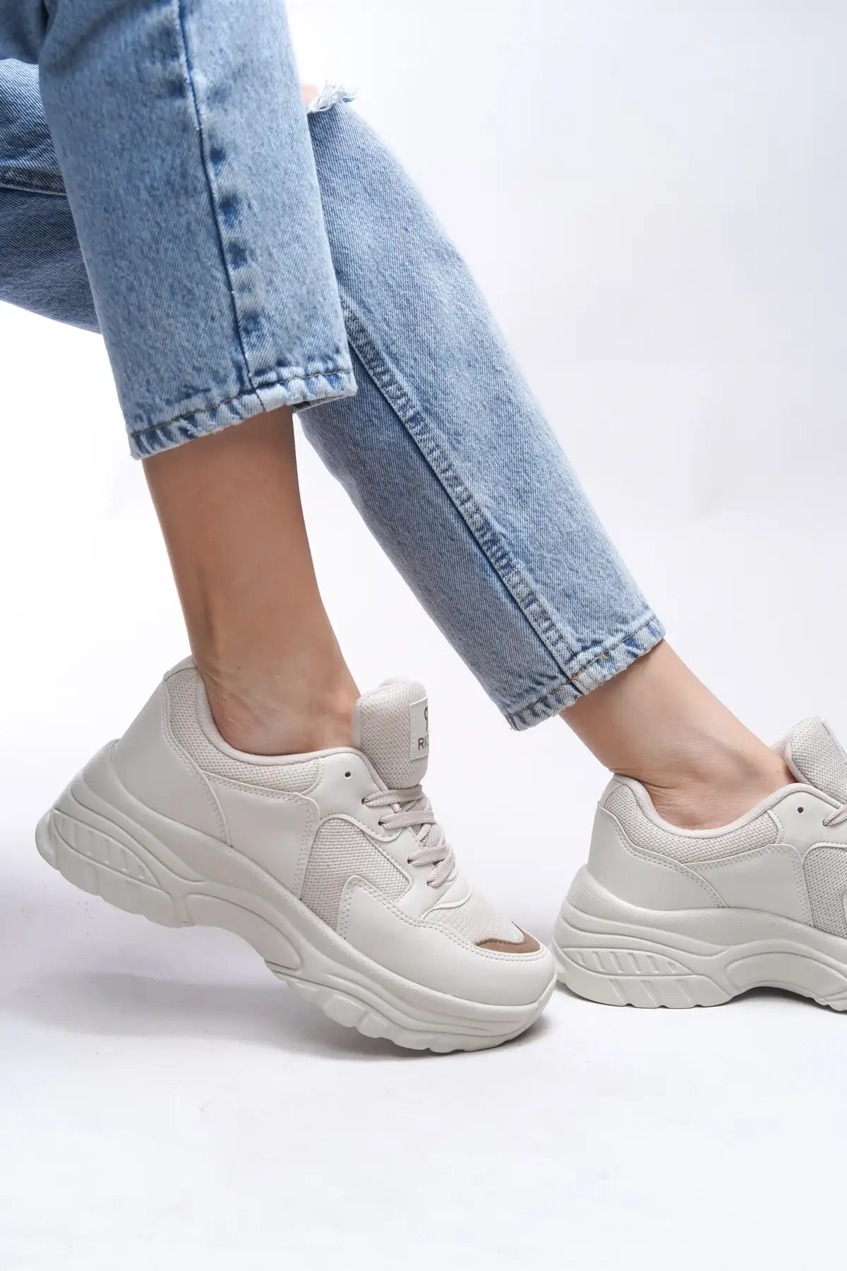 کفش کتانی زنانه ورزشی بژ ویژن 0012140 برند Riccon - 8443