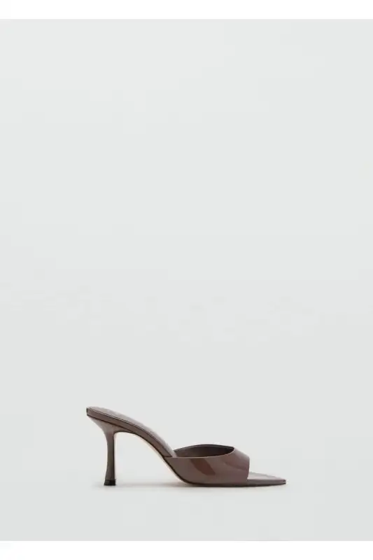 کفش صندل زنانه پاشنهدار با ظاهر چرم براق برند MANGO - 8590 کفش صندل زنانه پاشنهدار با ظاهر چرم براق برند MANGO - 8590