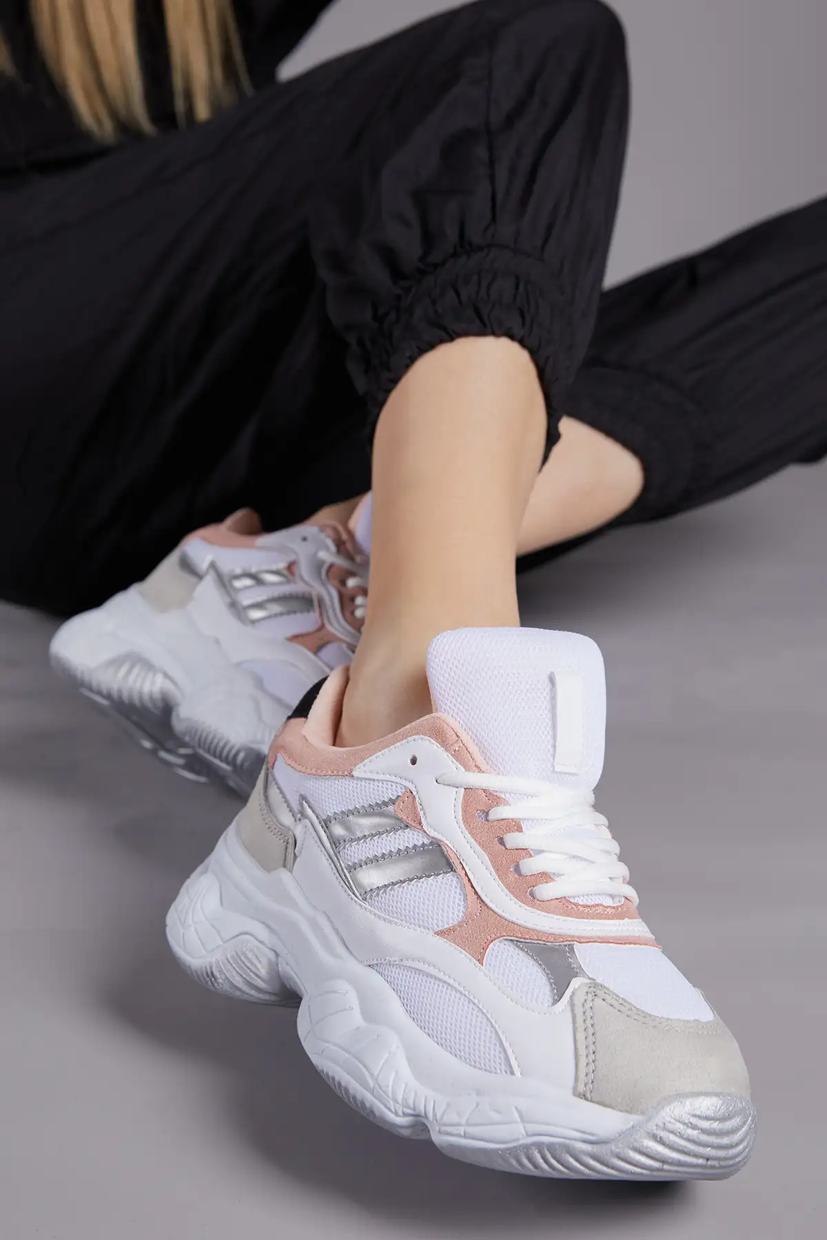 کفش کتانی زنانه ورزشی پودری سفید Tb246 برند Tonny Black - 8447