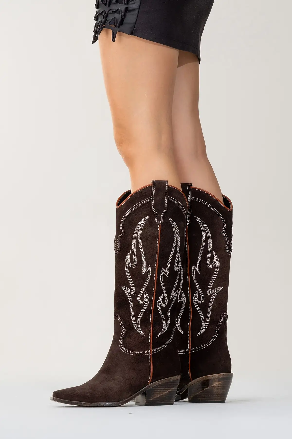 بوت و نیم بوت زنانه چکمه سترن  پیاتر از چرم سئدی قههای رنگ برند luvishoes - 8420 بوت و نیم بوت زنانه چکمه سترن پیاتر از چرم سئدی قههای رنگ برند luvishoes - 8420