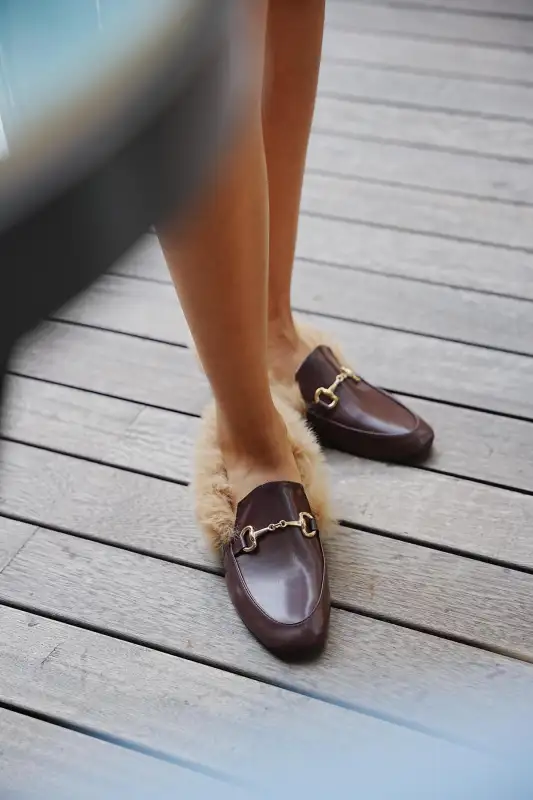 کفش لوفر زنانه بابت قهوهای تیره با کفی خزدار برند diclepolat - 8554 کفش لوفر زنانه بابت قهوهای تیره با کفی خزدار برند diclepolat - 8554