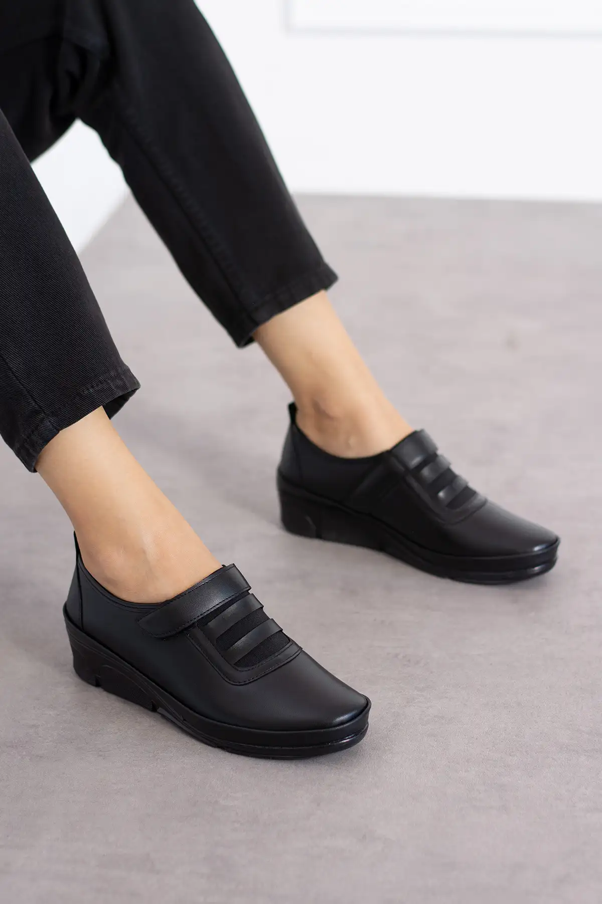 کفش زنانه روزمره اسپرت آگستیانا مشکی با ویژگی های ارتوپدیک برند ModaAmour - 8520 کفش زنانه روزمره اسپرت آگستیانا مشکی با ویژگی های ارتوپدیک برند ModaAmour - 8520