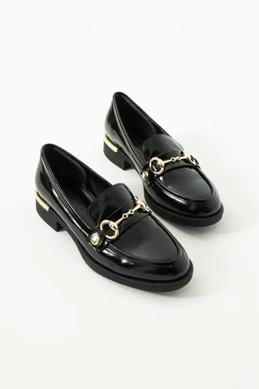 کفش لوفر زنانه ماد مچ پاش سیاه با بند طلایی قابل تعویض، روزمره راحت و شیک با پاشنه برند Güllü Shoes - 8575 کفش لوفر زنانه ماد مچ پاش سیاه با بند طلایی قابل تعویض، روزمره راحت و شیک با پاشنه برند Güllü Shoes - 8575