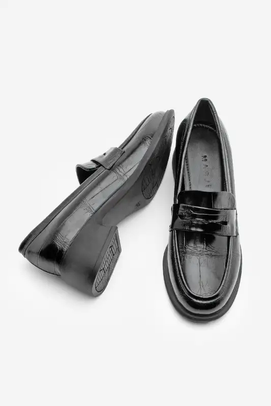 کفش لوفر زنانه روزمره پاشنهدار مد نوفیت مشکی برند Marjin - 8555 کفش لوفر زنانه روزمره پاشنهدار مد نوفیت مشکی برند Marjin - 8555